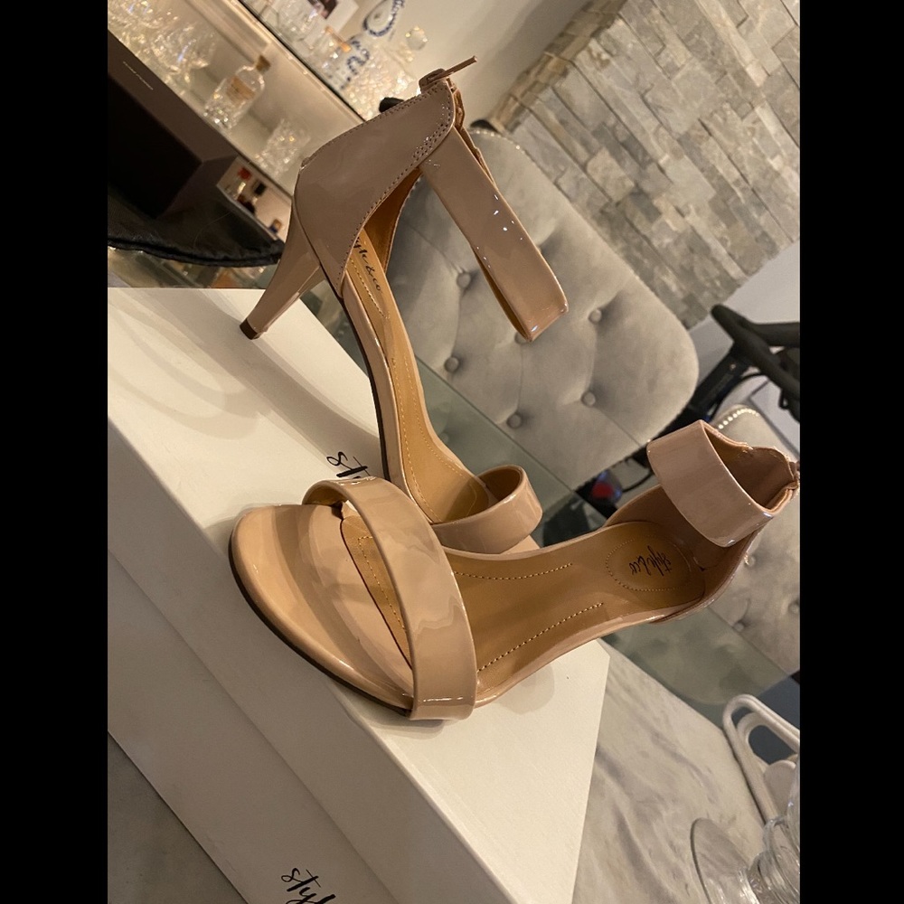 Strappy heals